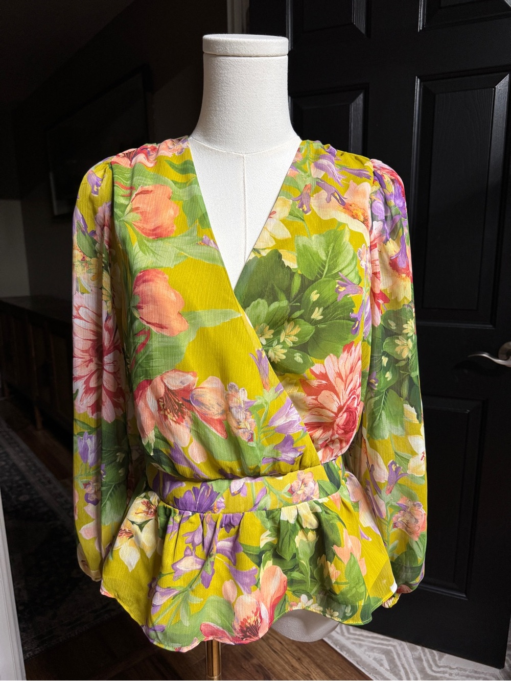 {Express} Green Floral V-Neck Smocked Cuff Peplum Top Blouse Dress Shirt WSH53